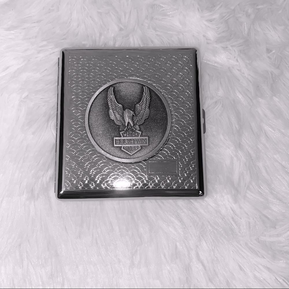 Elegant metal cigarette case